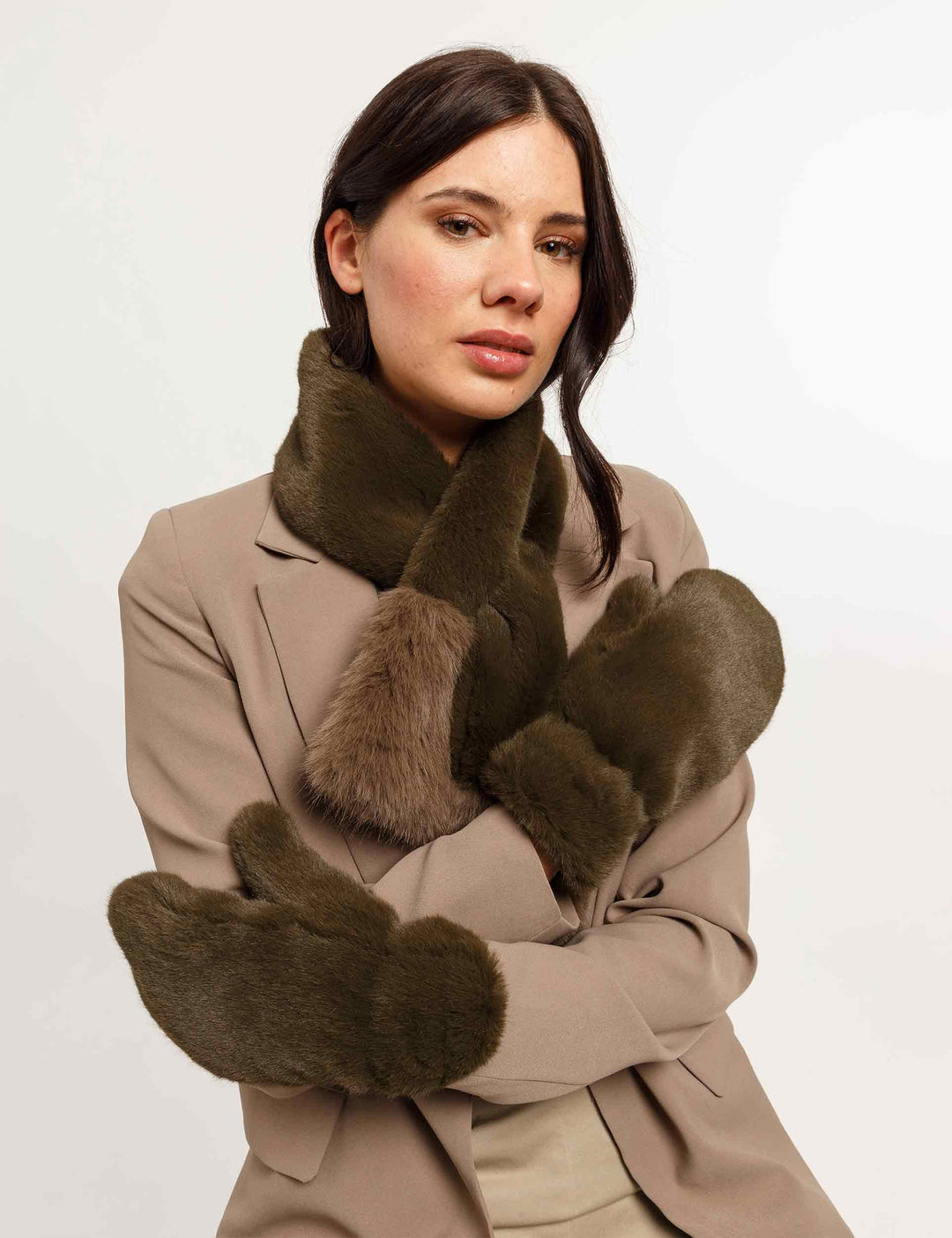 Faux Fur Solid Glitten